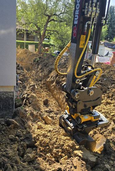 Výkop a pokládka odpadů